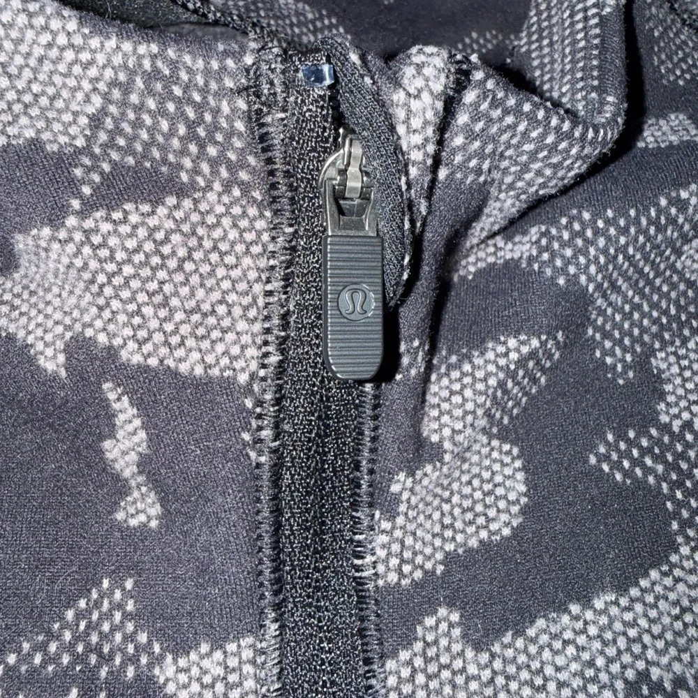 Lululemon Run Briskly 1/2 Zip